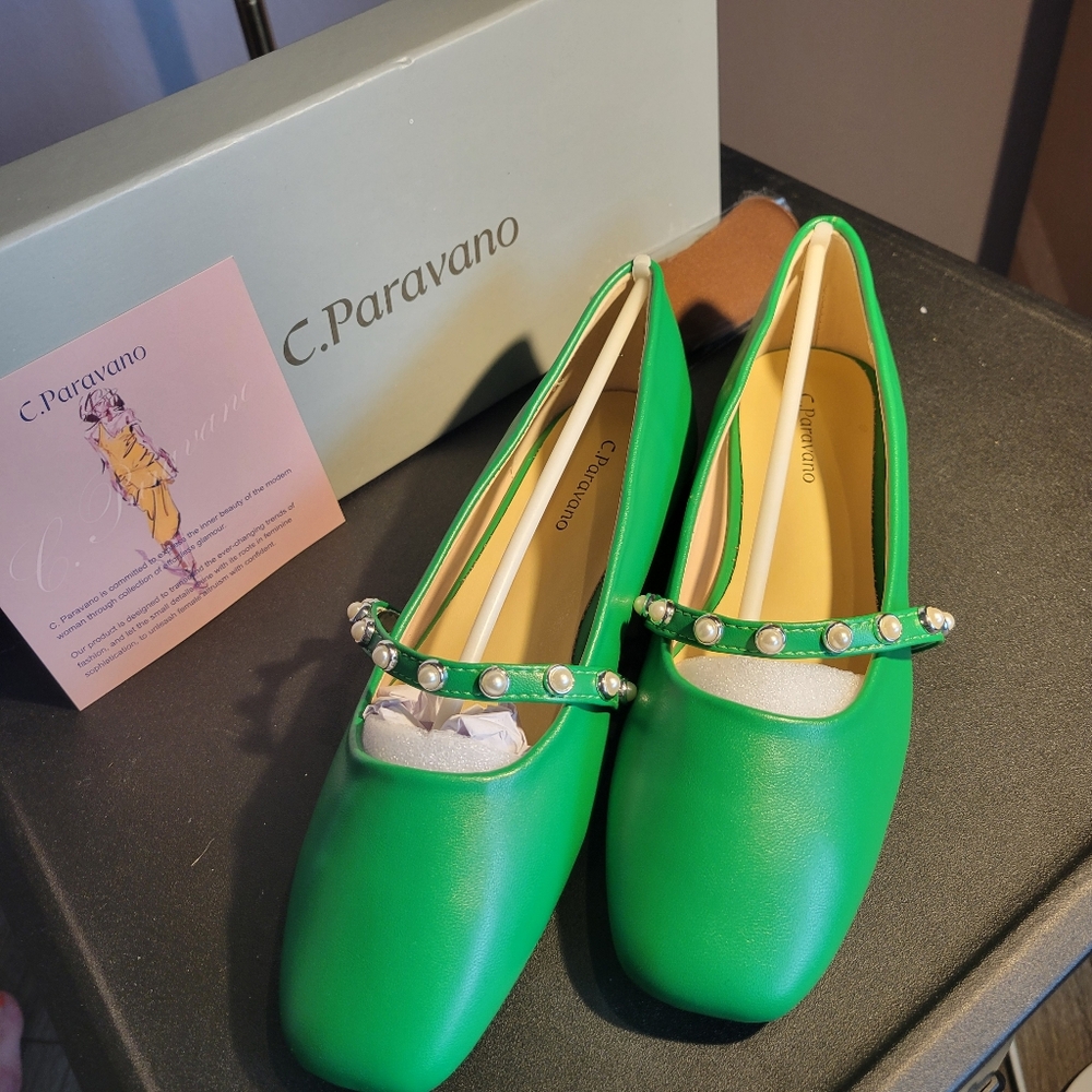 NIB Kelly Green Leather Mary Jane Flats